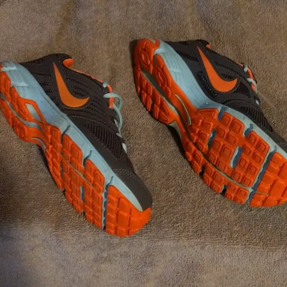 Nike shoes - Picture 2 of 4